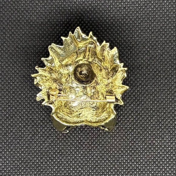 Dazzling Pave Crystal Wolf Head Brooch | Gold Tone Statement Pin - Picture 3 of 8